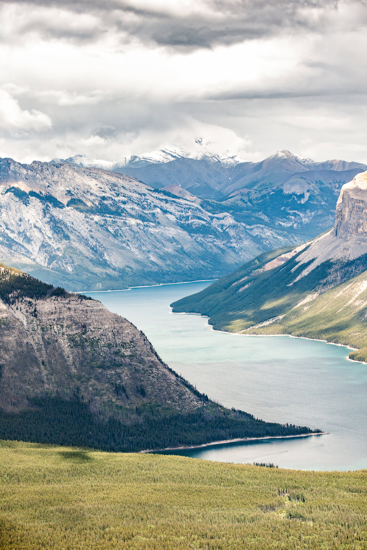 Lac Minnewanka parc national de Banff Canada